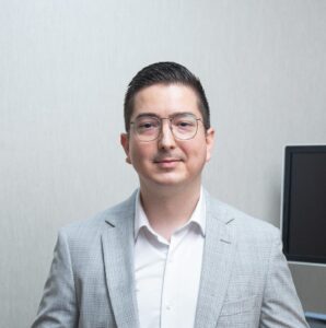 Dr. Raúl Garza Tamez - ginecólogo en Monterrey especialista en embarazo